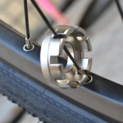 Clé à Rayon Universelle -Super B Soldes cle a rayon universelle 2