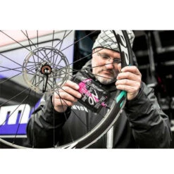 Liquide Préventif Anti-Crevaison MUC-OFF (140 Ml) 8 Liquide Préventif Anti-Crevaison MUC-OFF (140 Ml) -Super B Soldes liquide preventif anti crevaison muc off 140 ml 3